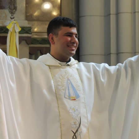 Padre Carlos Gastón Kitegroski.